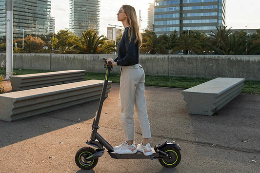 GT4 vs. S10MAX: Which iSinwheel E-Scooter Conquers European Roads?